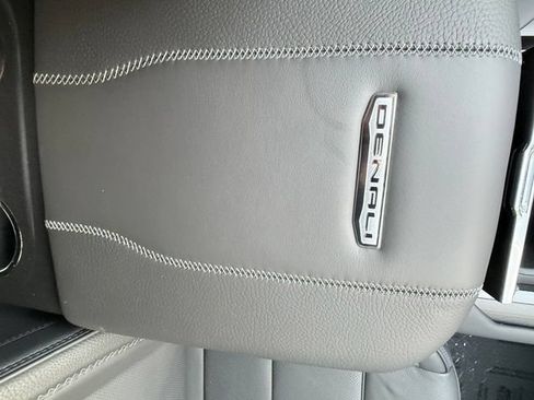 Used 2025 GMC Yukon Denali RWD image 39