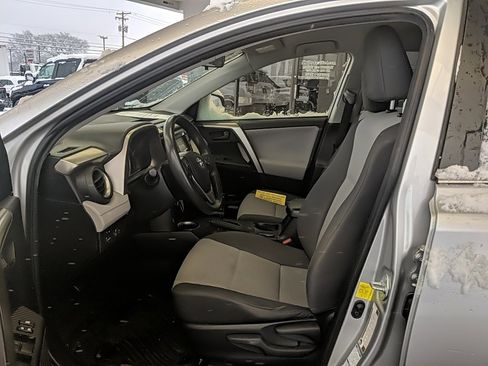 Used 2014 Toyota RAV4 LE image 7