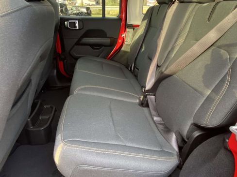 Used 2025 Jeep Wrangler Unlimited Sahara AWD/4WD image 10