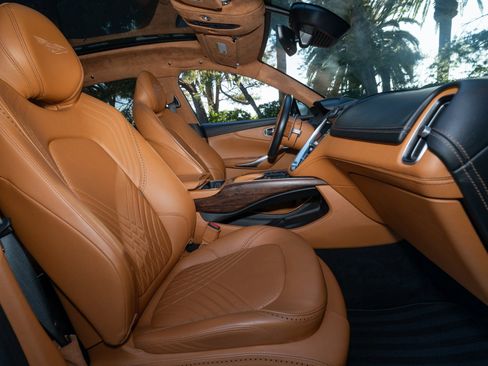 Used 2021 Aston Martin DBX image 21