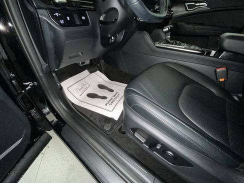 Used 2026 Kia Sportage EX FWD image 12