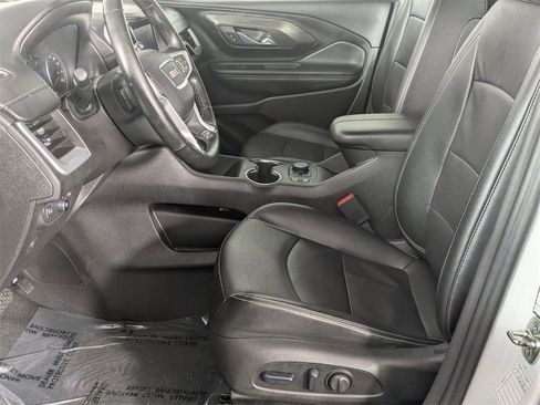 Used 2024 GMC Terrain SLT image 12