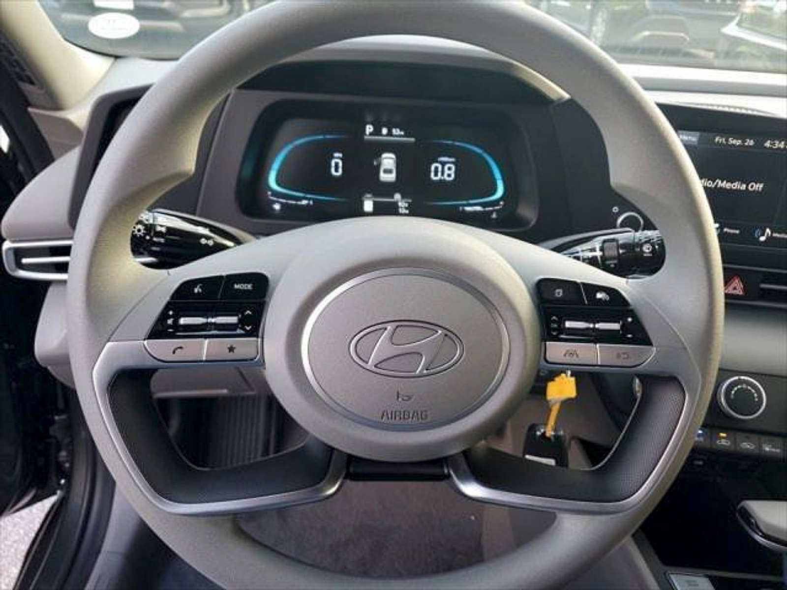 Used 2025 Hyundai Elantra SE FWD image 10