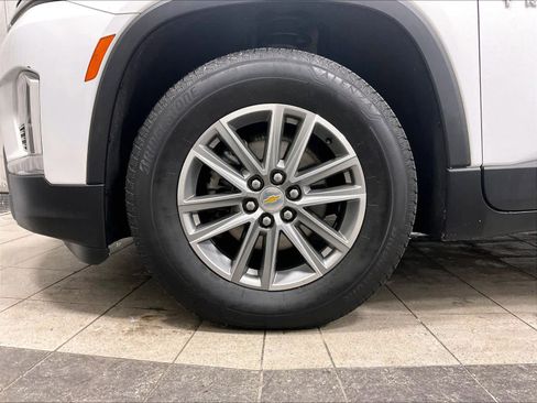 Used 2023 Chevrolet Traverse LT image 7