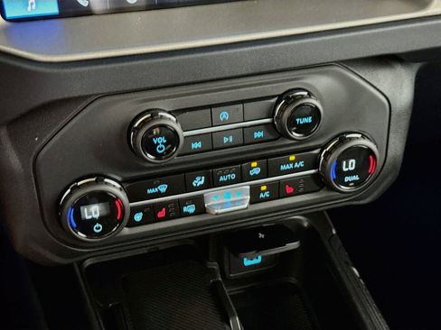 Used 2025 Ford Bronco Outer Banks AWD/4WD image 18