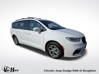 Used 2021 Chrysler Pacifica Limited w/ Uconnect Theater Family Group