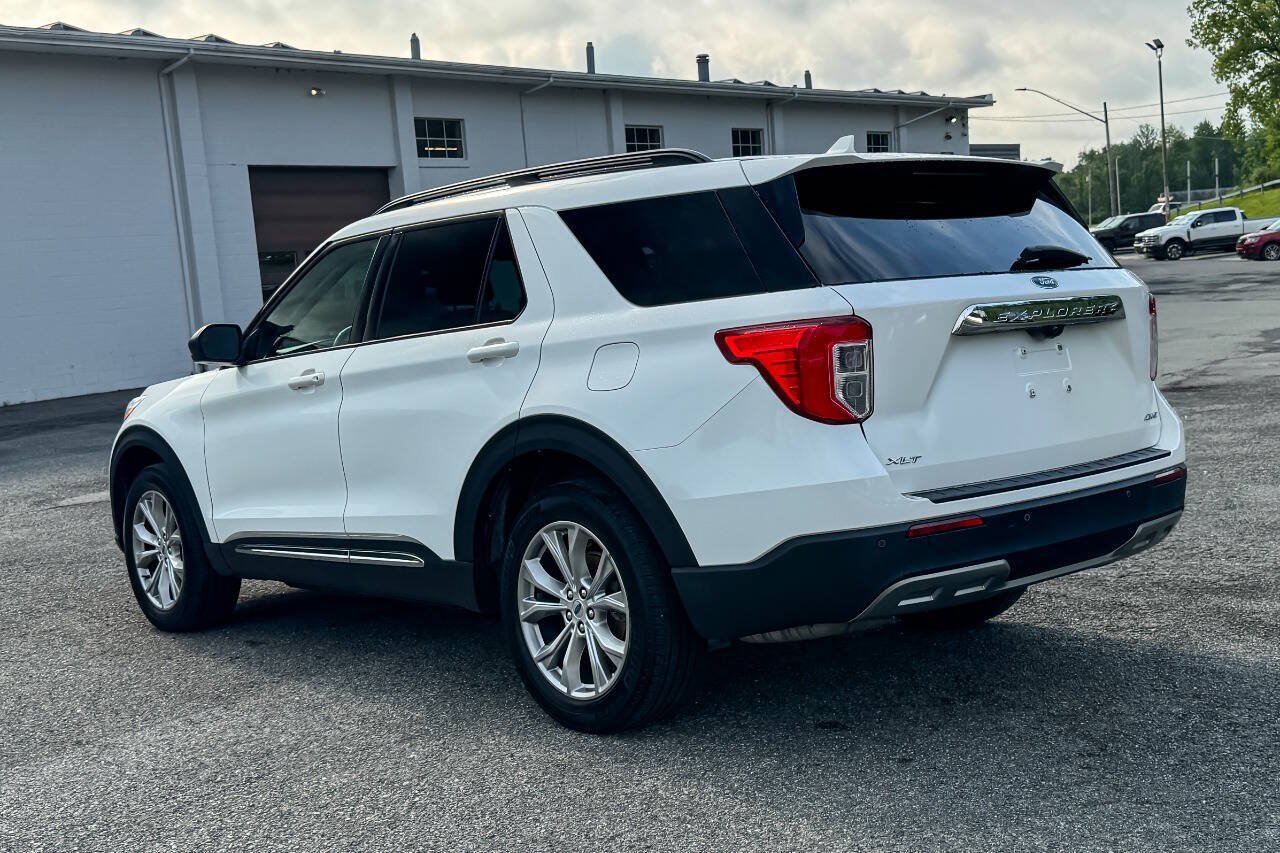 Used 2023 Ford Explorer XLT w/ Equipment Group 202A AWD/4WD image 5