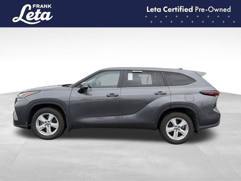 Used 2024 Toyota Highlander LE AWD/4WD image 3