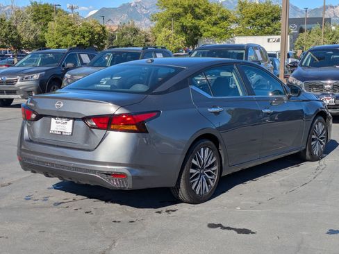 Used 2025 Nissan Altima 2.5 SV FWD image 3
