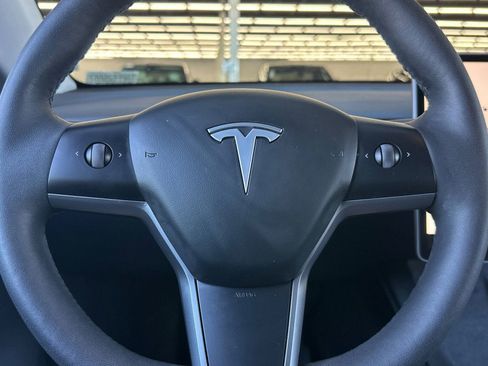 Used 2023 Tesla Model Y Long Range image 17
