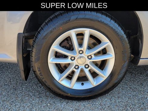 Used 2014 Dodge Grand Caravan SXT w/ UConnect Hands-Free Group FWD image 5