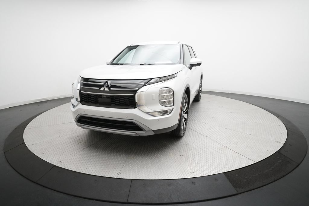 Used 2025 Mitsubishi Outlander AWD image 12