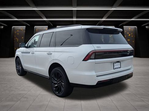 New 2025 Lincoln Navigator Reserve w/ Jet Appearance Package image 3