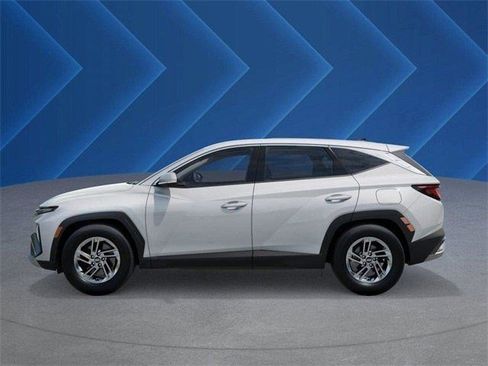 Certified 2025 Hyundai Tucson SE image 4