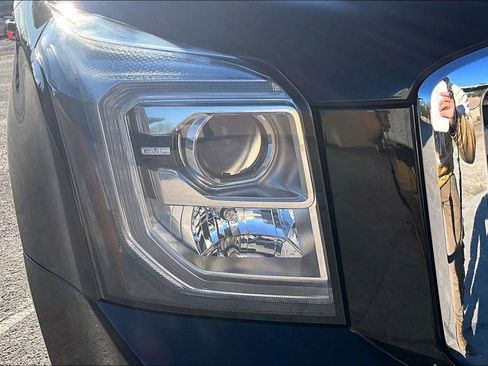 Used 2018 GMC Yukon SLT w/ Premium Edition image 33