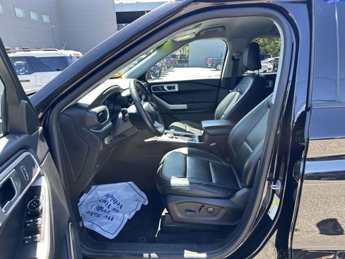Certified 2022 Ford Explorer XLT w/ Equipment Group 202A AWD/4WD image 17