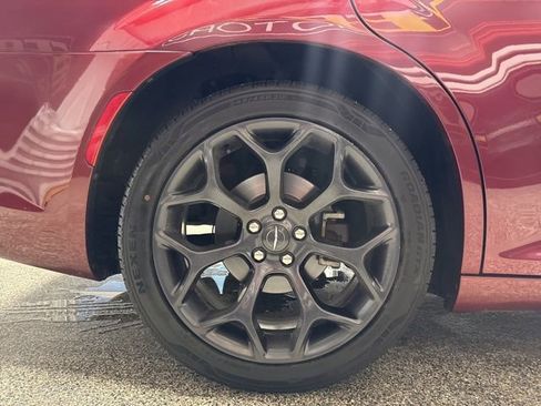 Used 2019 Chrysler 300 Touring w/ Sport Appearance Package image 21