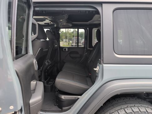 Used 2024 Jeep Wrangler Unlimited Rubicon 4xe AWD/4WD image 11
