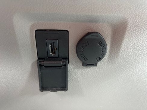 Used 2017 Toyota Sienna XLE Premium w/ Protection Package FWD image 21
