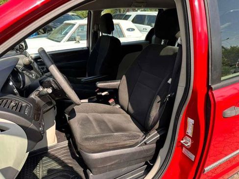 Used 2016 Dodge Grand Caravan American Value Package FWD image 9
