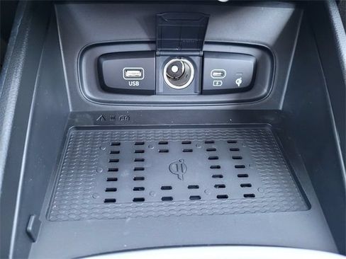 Certified 2025 Hyundai Venue Limited FWD image 23