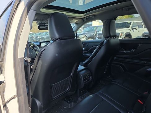 Used 2021 Lincoln Corsair AWD w/ Premium Package image 18