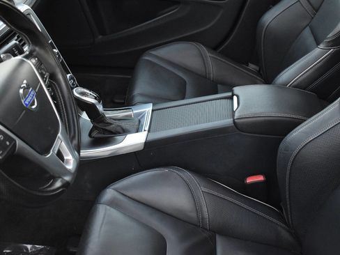 Used 2016 Volvo S60 T5 R-Design image 30