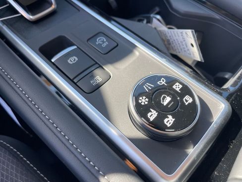 New 2025 Nissan Pathfinder SV w/ Black Appearance Package image 11