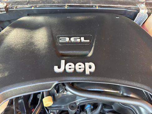 Used 2018 Jeep Wrangler Unlimited Sport S image 35