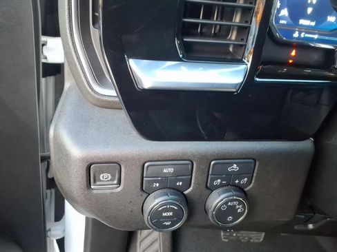 Used 2022 Chevrolet Silverado 1500 LT AWD/4WD image 29