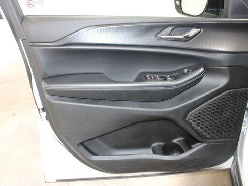 Used 2024 Jeep Grand Cherokee Altitude AWD/4WD image 23
