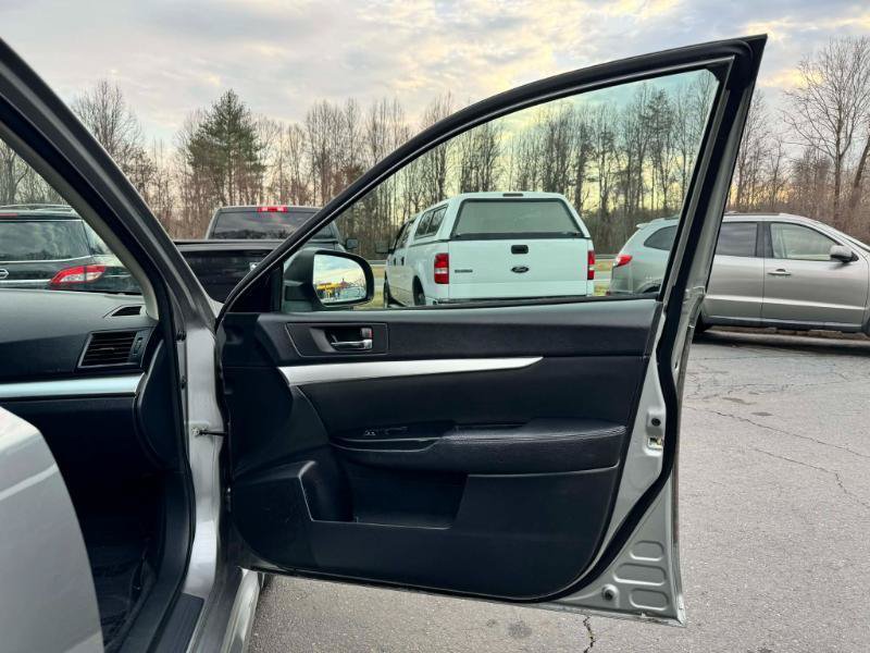 Used 2011 Subaru Legacy 2.5i Premium w/ Popular Equipment Group 2C AWD/4WD image 13