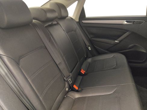 Used 2017 Volkswagen Passat 1.8T R-Line FWD image 19
