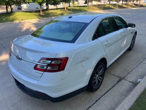Used 2018 Ford Taurus SE image 17