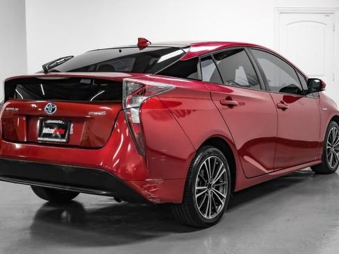Used 2017 Toyota Prius Three FWD image 9