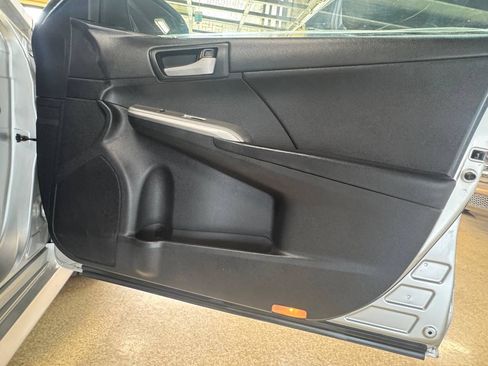 Used 2012 Toyota Camry SE FWD image 10