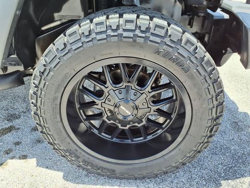 Used 2017 Jeep Wrangler Sport AWD/4WD image 9
