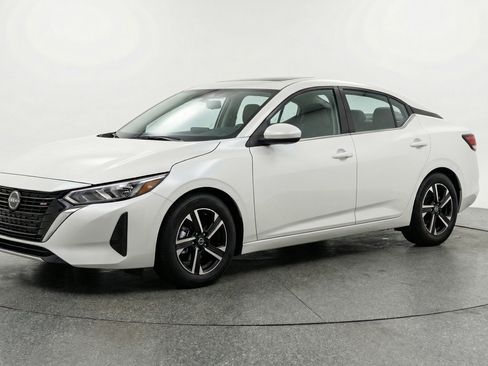 Used 2025 Nissan Sentra SV image 3