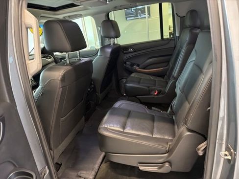 Used 2018 Chevrolet Suburban Premier AWD/4WD image 18
