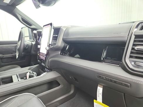 New 2025 RAM 2500 Limited image 30