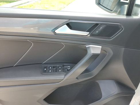 Certified 2023 Volkswagen Tiguan SE FWD image 24