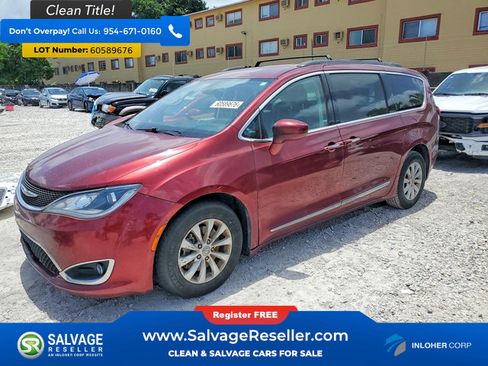 Used 2017 Chrysler Pacifica Touring-L FWD image 1