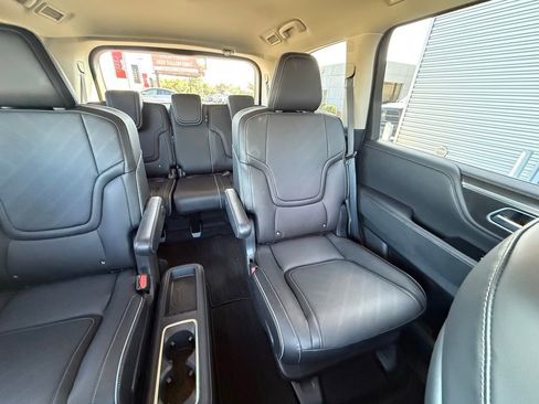 Used 2025 INFINITI QX80 Luxe image 15
