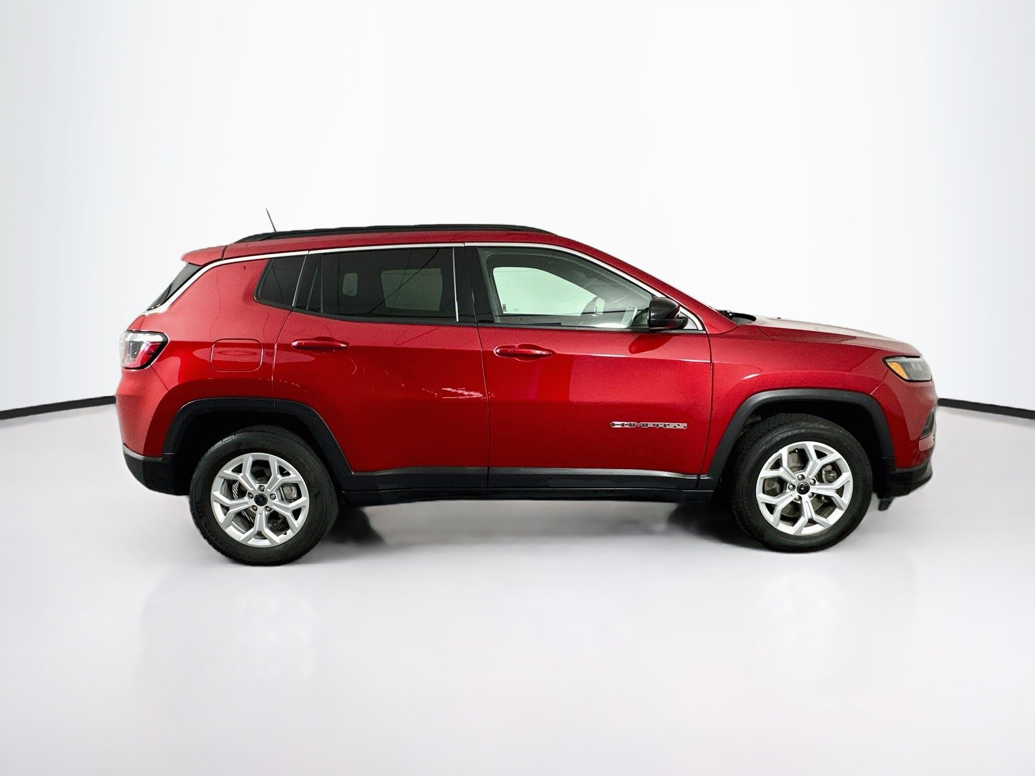 Used 2025 Jeep Compass Latitude AWD/4WD image 10