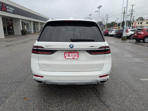 Used 2024 BMW X7 xDrive40i image 4