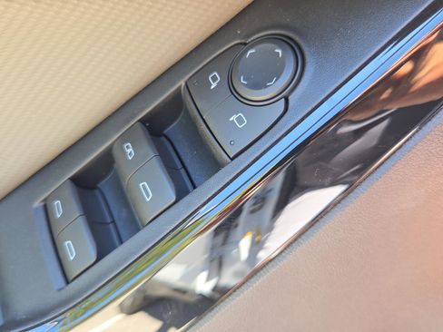 New 2026 Chevrolet Equinox LT w/ Convenience Package II FWD image 13