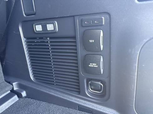 Used 2025 Ford Expedition Active AWD/4WD image 10