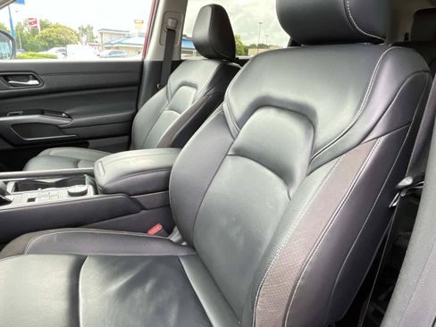 Used 2023 Nissan Pathfinder SL w/ Black Appearance Package AWD/4WD image 30