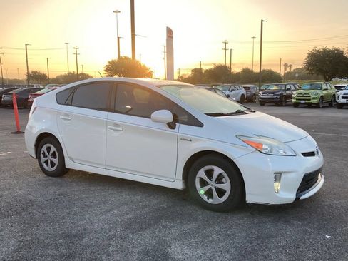 Used 2015 Toyota Prius Four FWD image 3