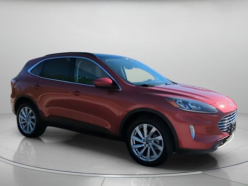 Certified 2022 Ford Escape Titanium w/ Titanium Elite Package image 35